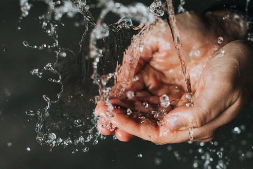 Disinfect hands before or after washing? - Hand hygiene explained simply